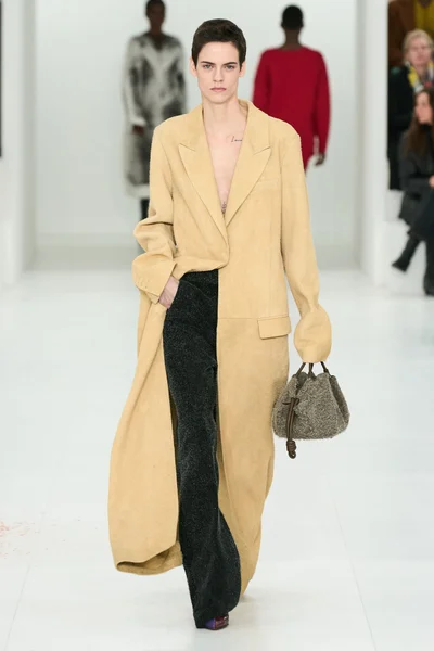 Look 30